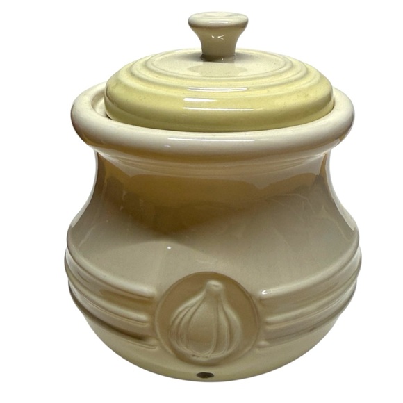 Le Creuset Stoneware Garlic Keeper - Picture 3 of 5